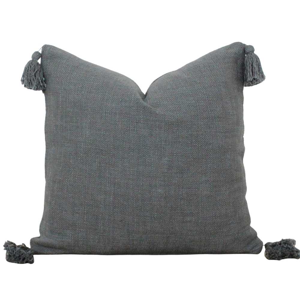 NWT 20x20 stone washed hand woven 100% cotton slate grey pillow cover tassels